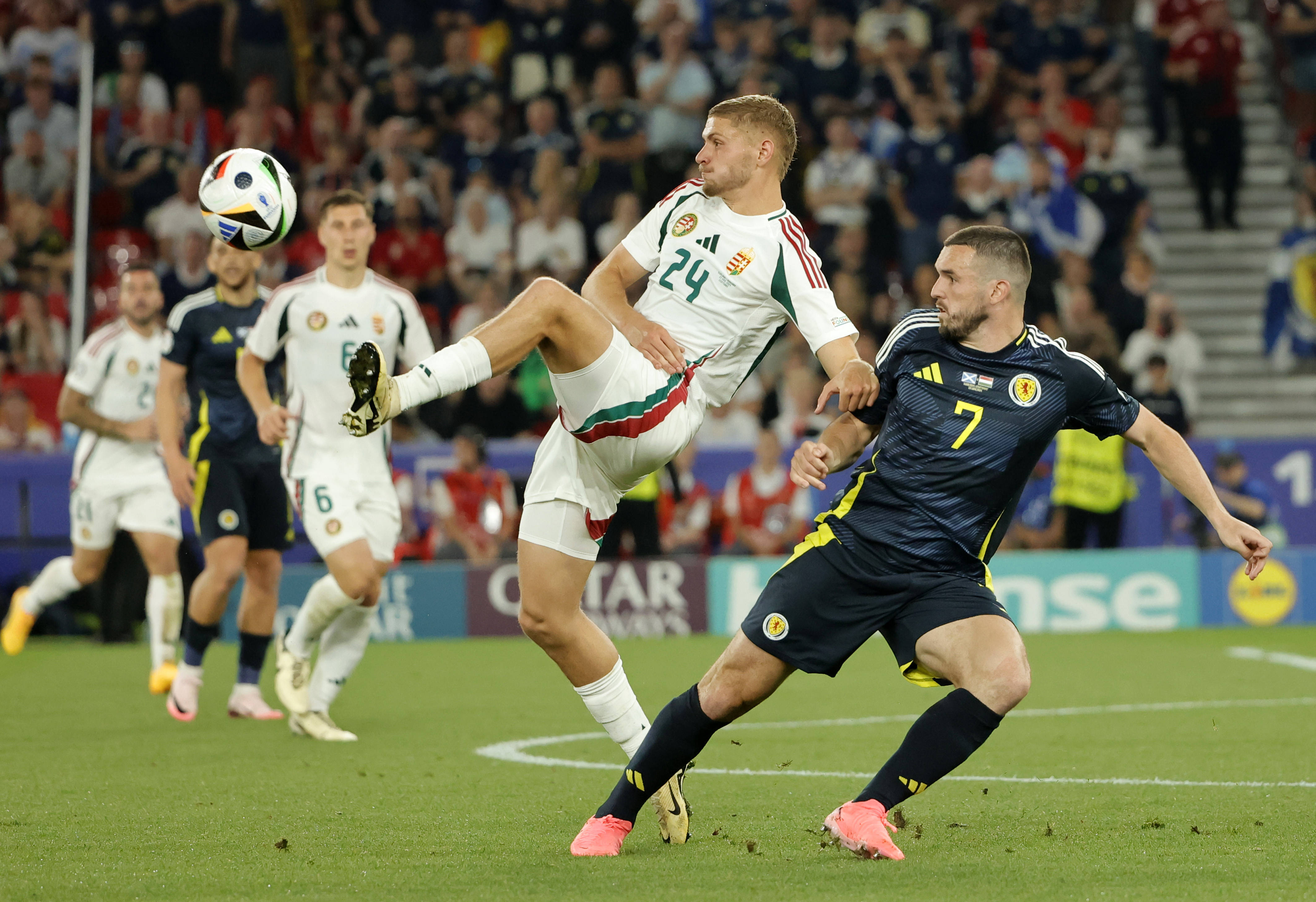 匈牙利队大破对手，轻松晋级下一轮比赛的简单介绍