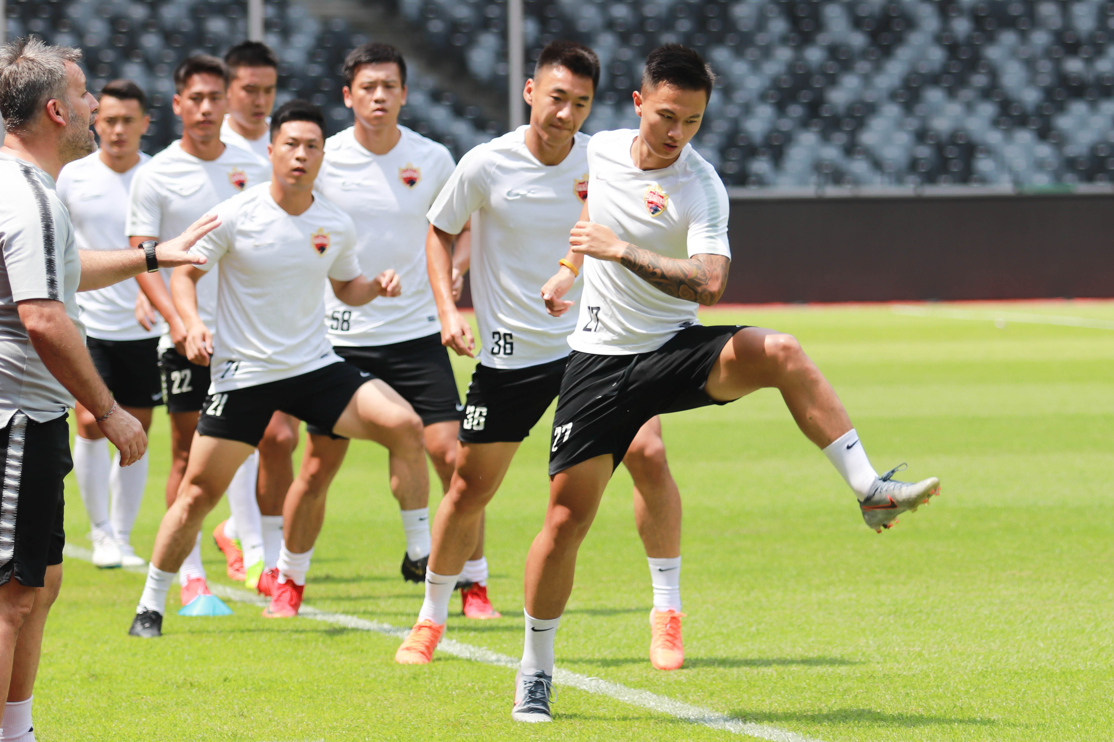 阿贾克斯全队发挥出色，战胜强劲对手！的简单介绍