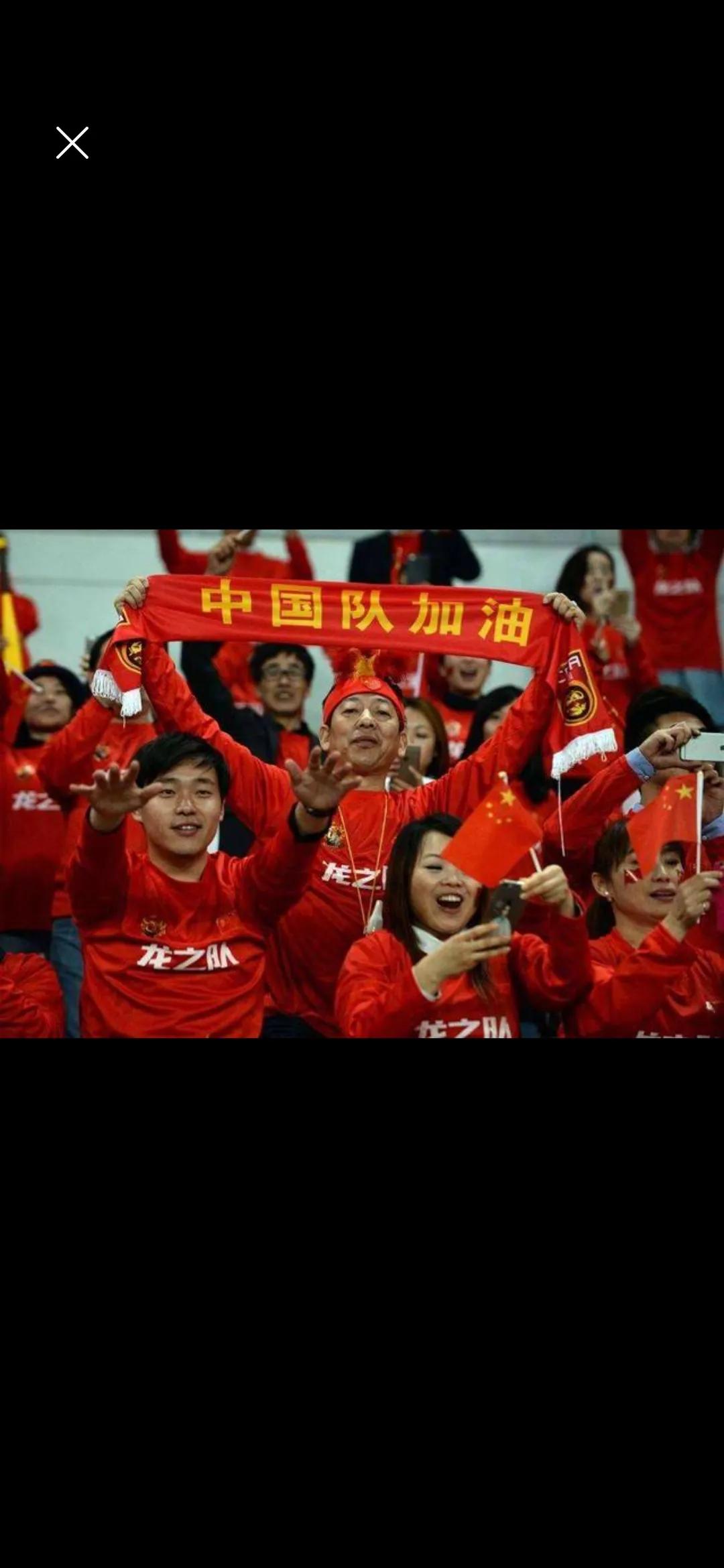 球员们在场上兢兢业业，努力为球队争取胜利的简单介绍