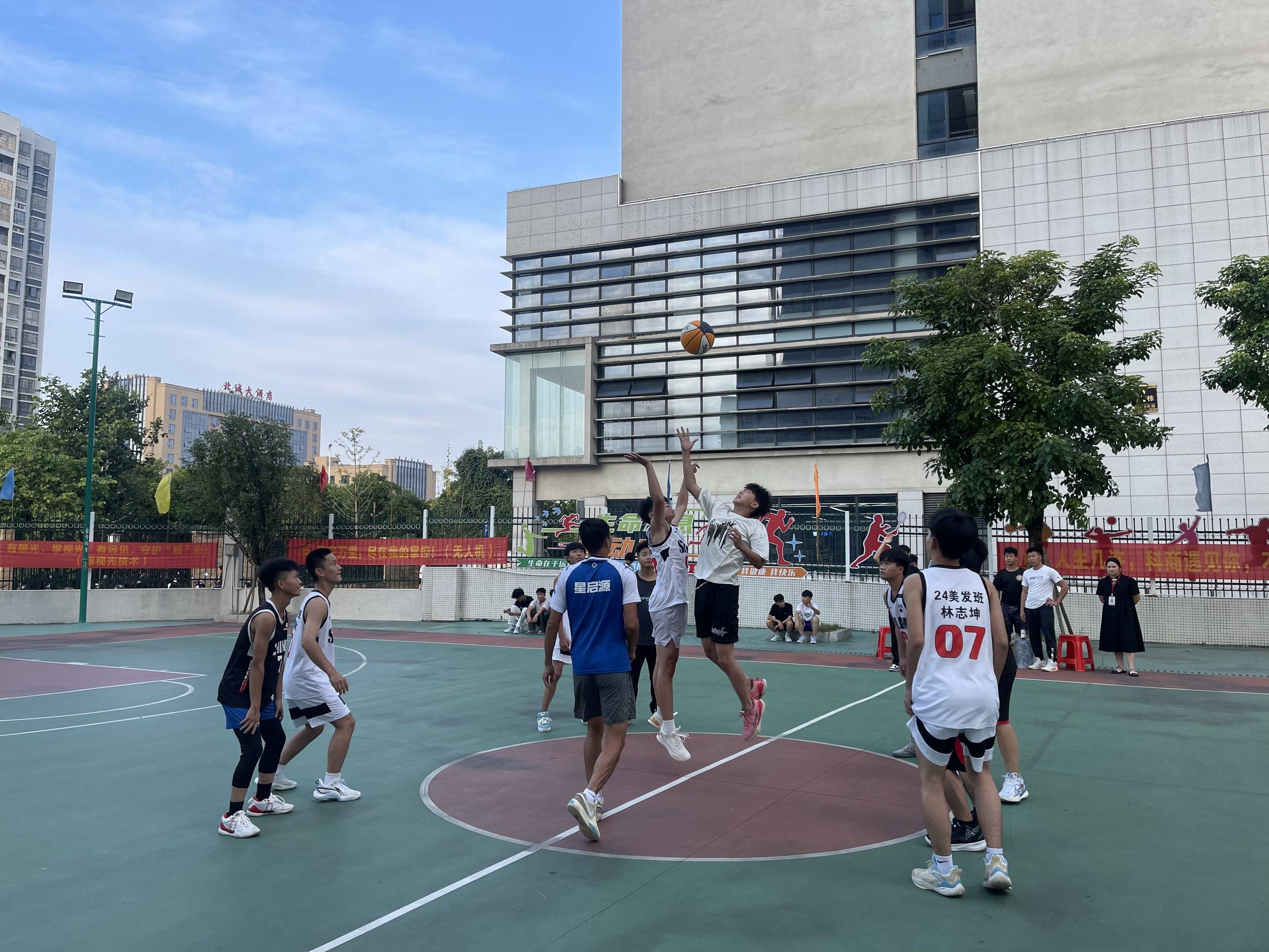 开云体育平台APP-奥运会篮球比赛预热进行中，各队积极备战的简单介绍