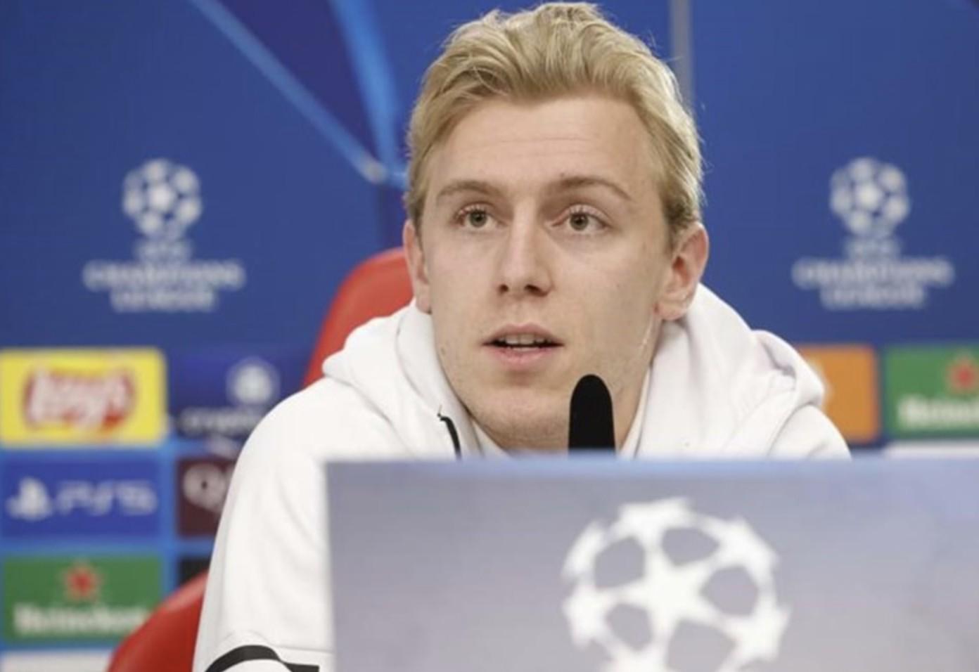 摩纳哥队后卫团结守住球门保持不失的简单介绍