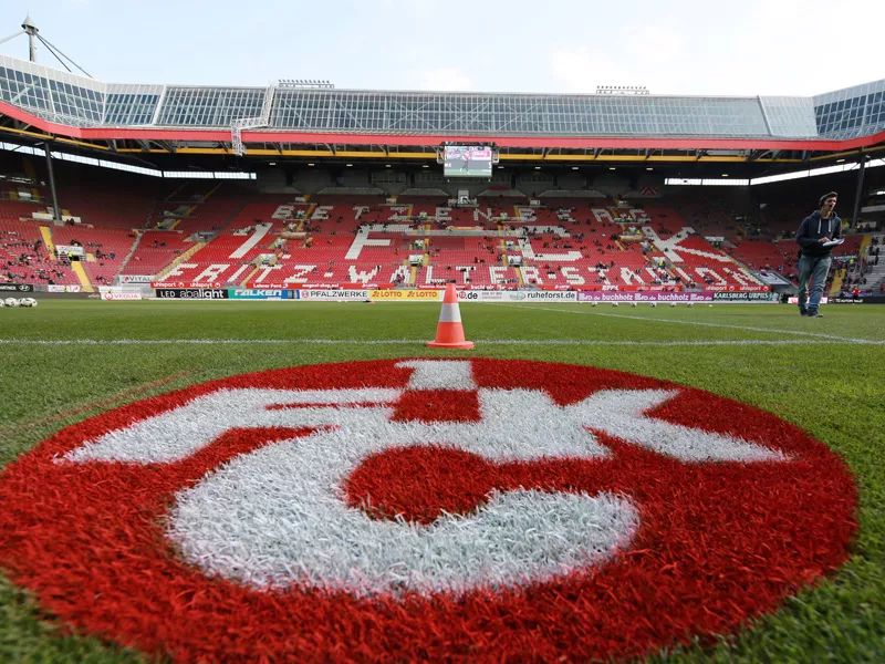 包含瓦尔特在比赛中质疑了球队策略，但仍然表现出色的词条