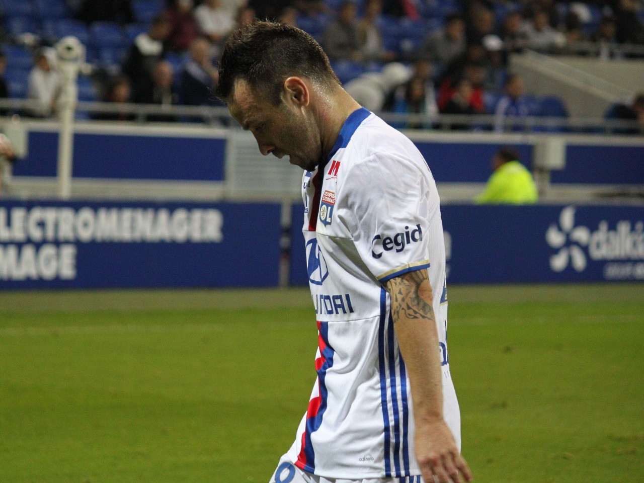 开云体育平台APP-里昂客场不敌对手，遗憾输球