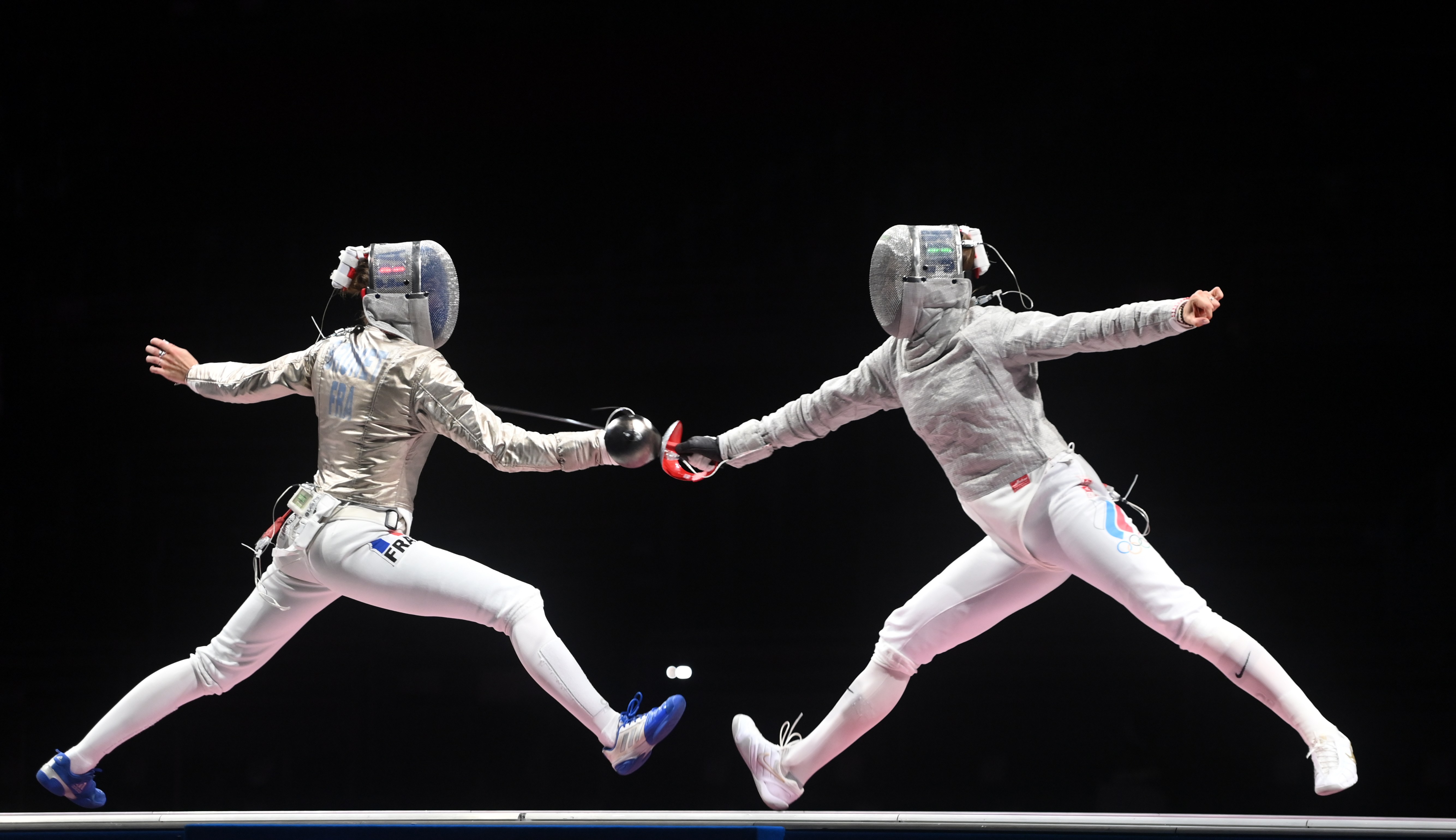 黎巴嫩击剑选手在激烈的较量中夺冠