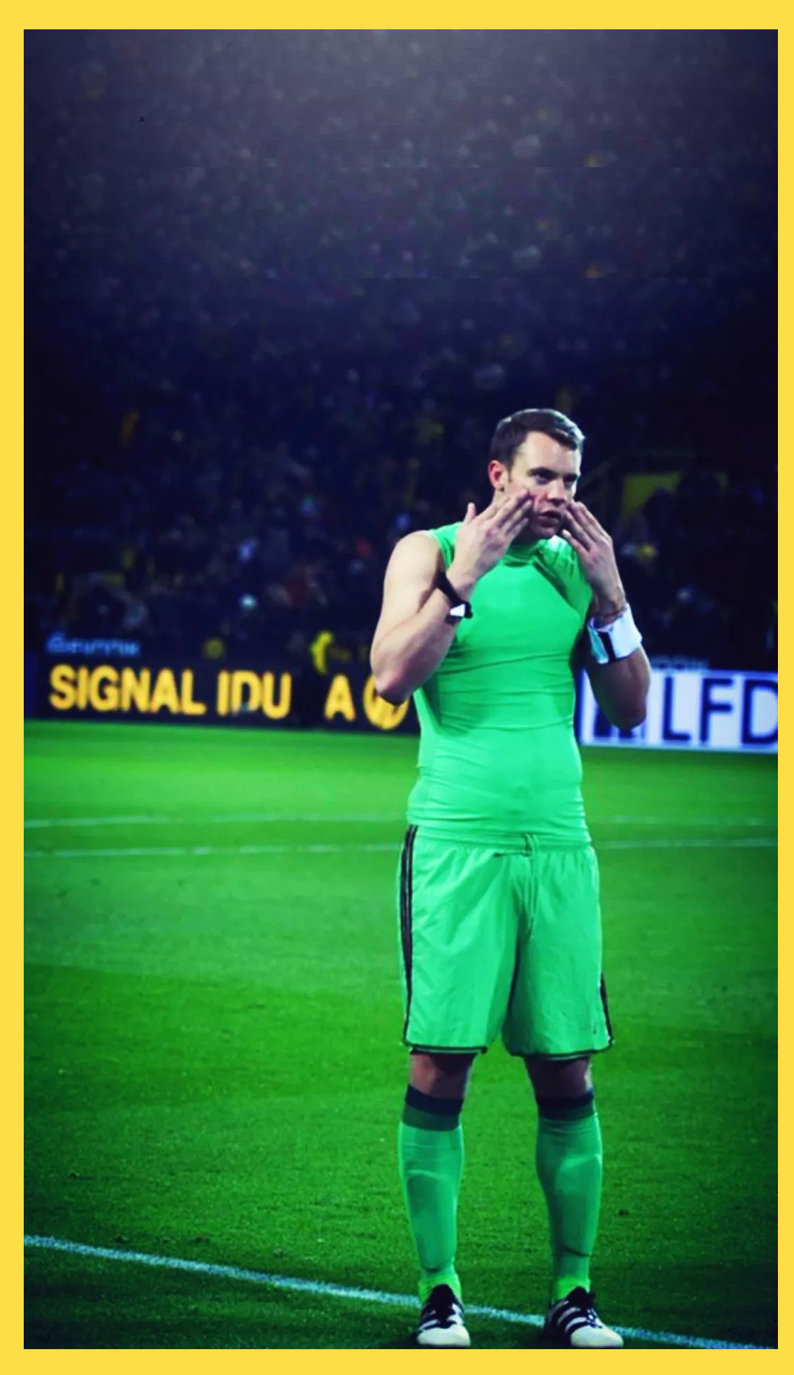 沙尔克门将神勇，多次扑救关键球