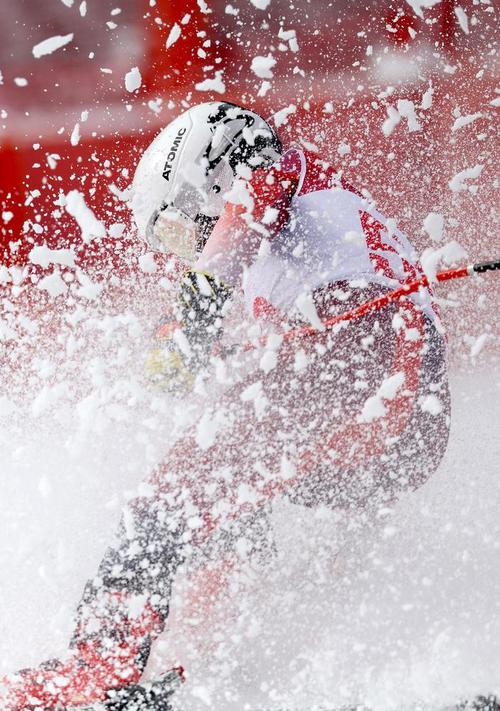 瑞士选手勇夺冠军，展现出色实力