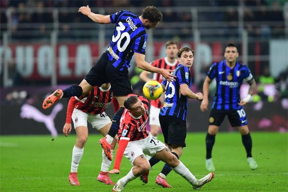 包含米兰城德比大胜萨索洛，连胜势头的词条