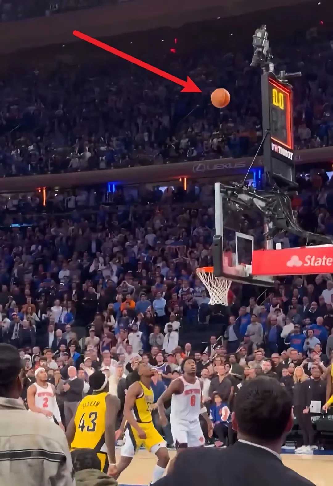 球场上的惊心动魄瞬间，震撼人心