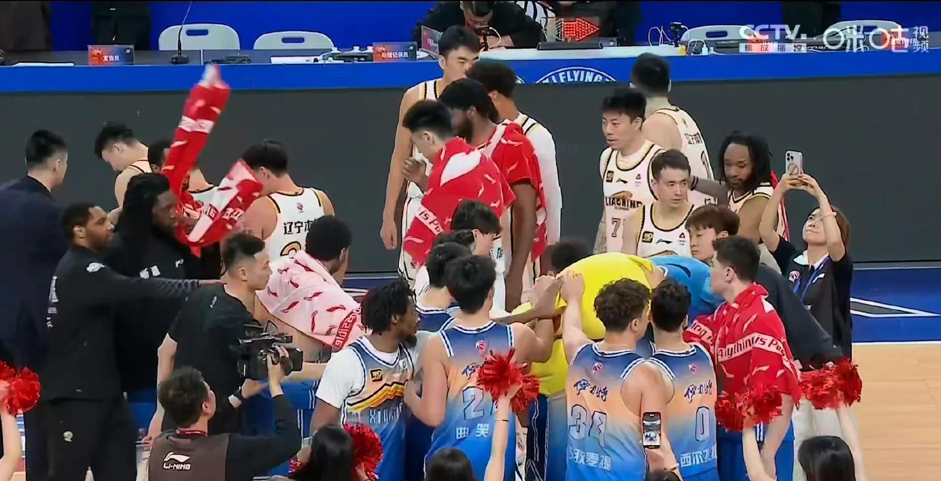 纷争不断的篮球赛事令人瞩目