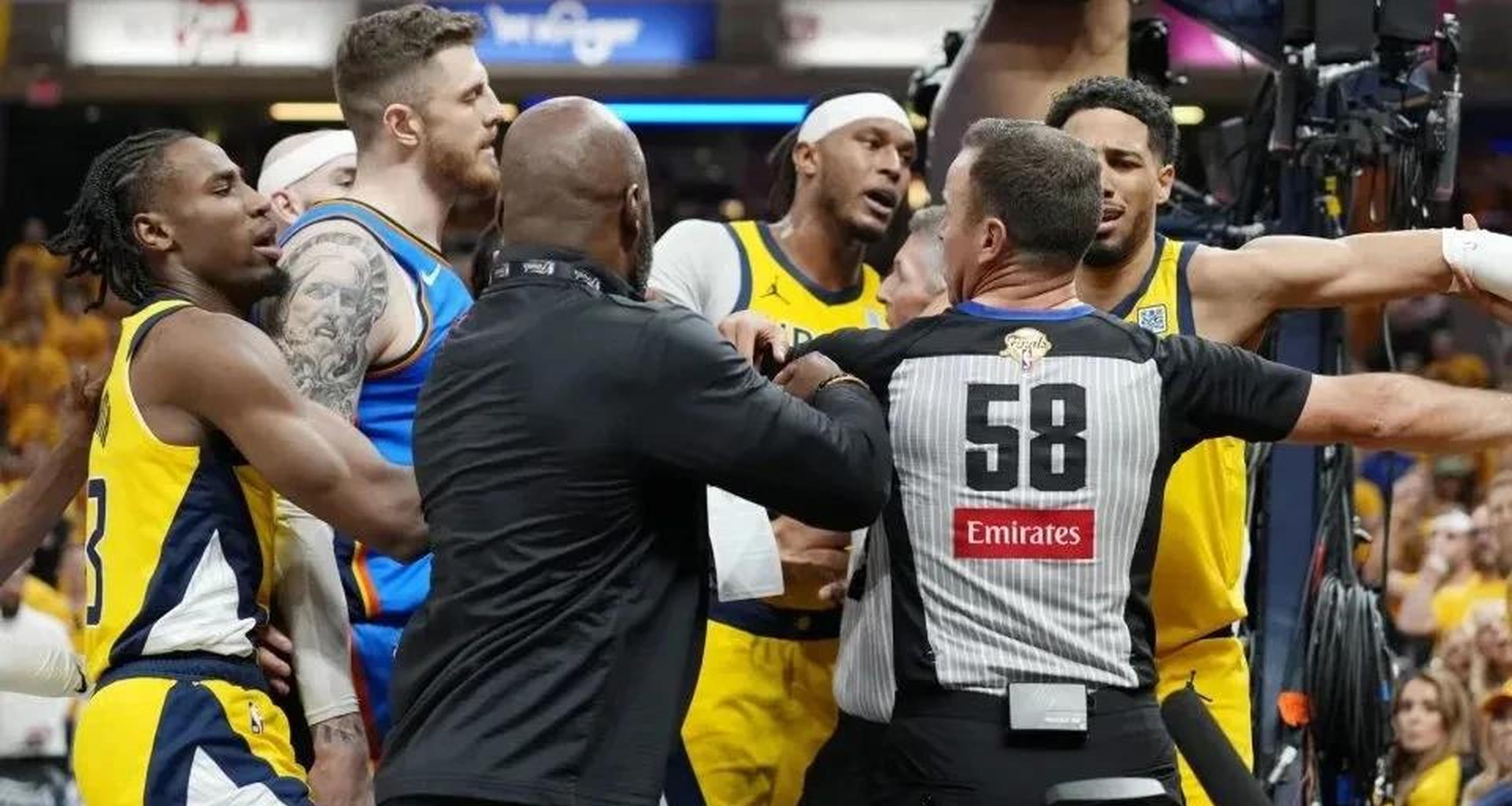 开云体育-NBA重磅对决：巴萨迎战意大利，争议判罚