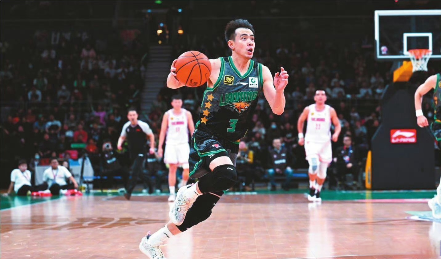 包含辽宁男篮夺冠希望渐浓，球迷狂热的词条