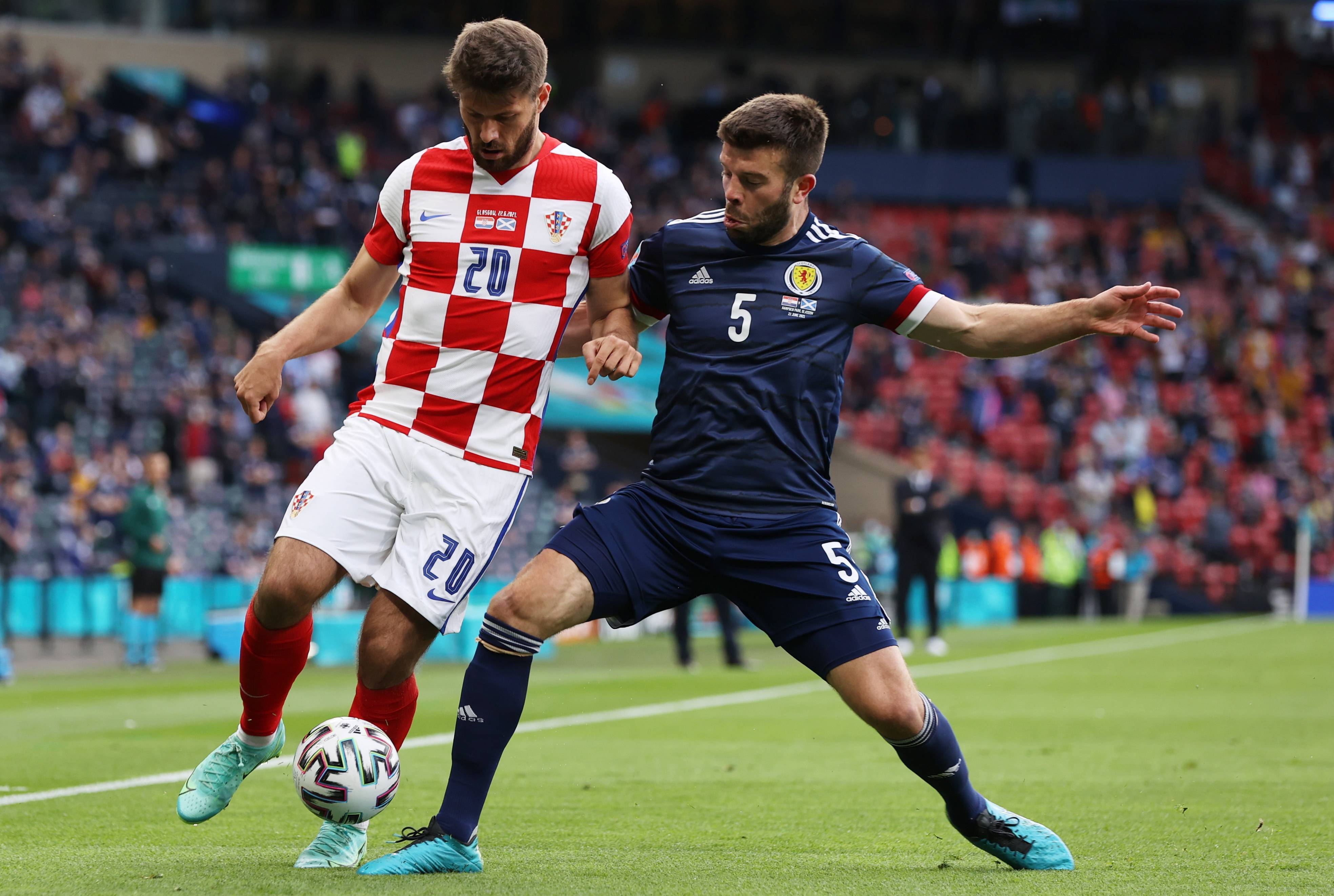 开云体育在线-欧洲杯：英格兰战平克罗地亚，意大利逆转战胜土耳其的简单介绍