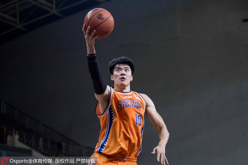 包含球员痛苦CBA赛季停摆，训练重新规划的词条