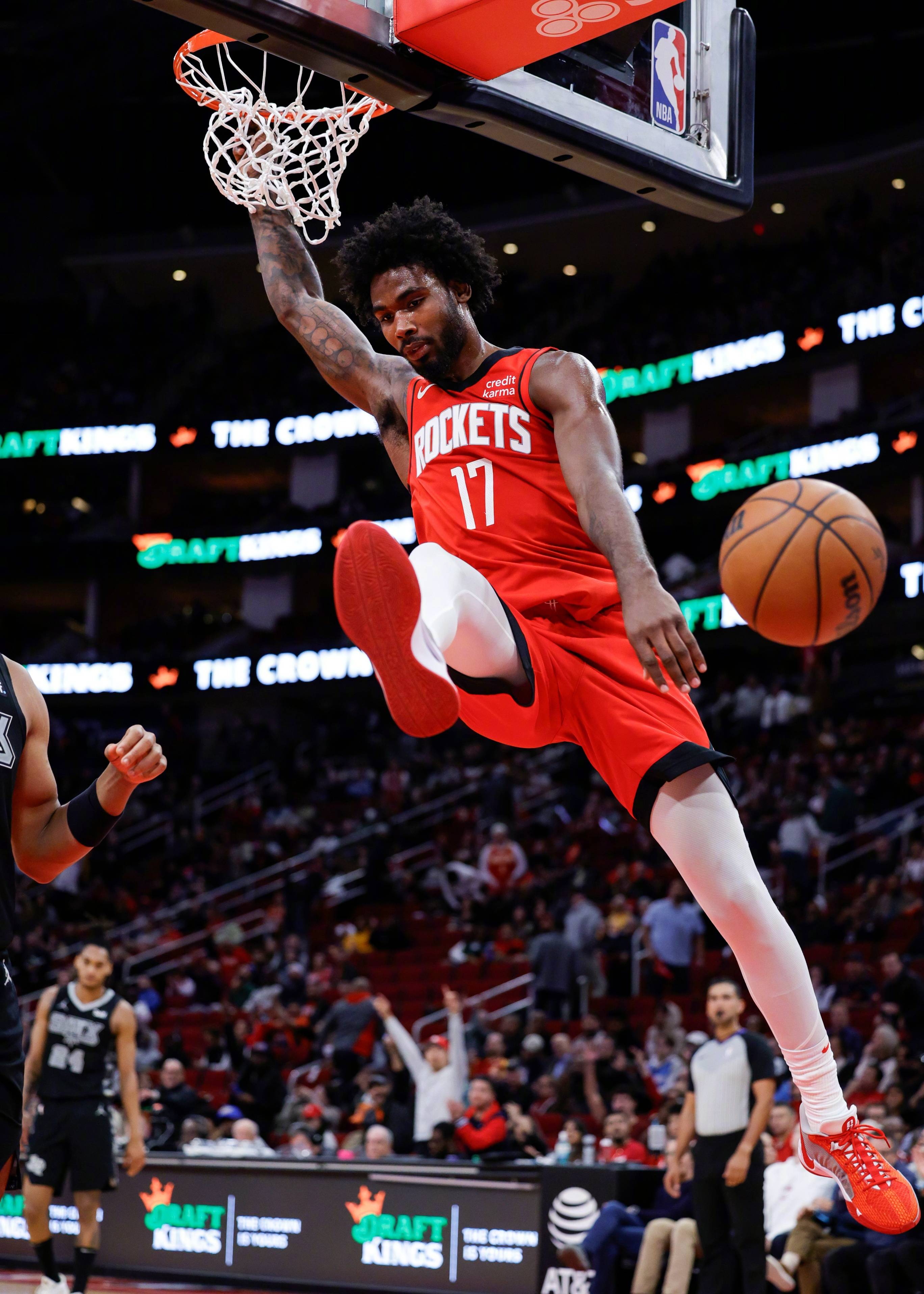 包含火箭胜马刺，沃尔三分球持续高命中率带球队胜出的词条