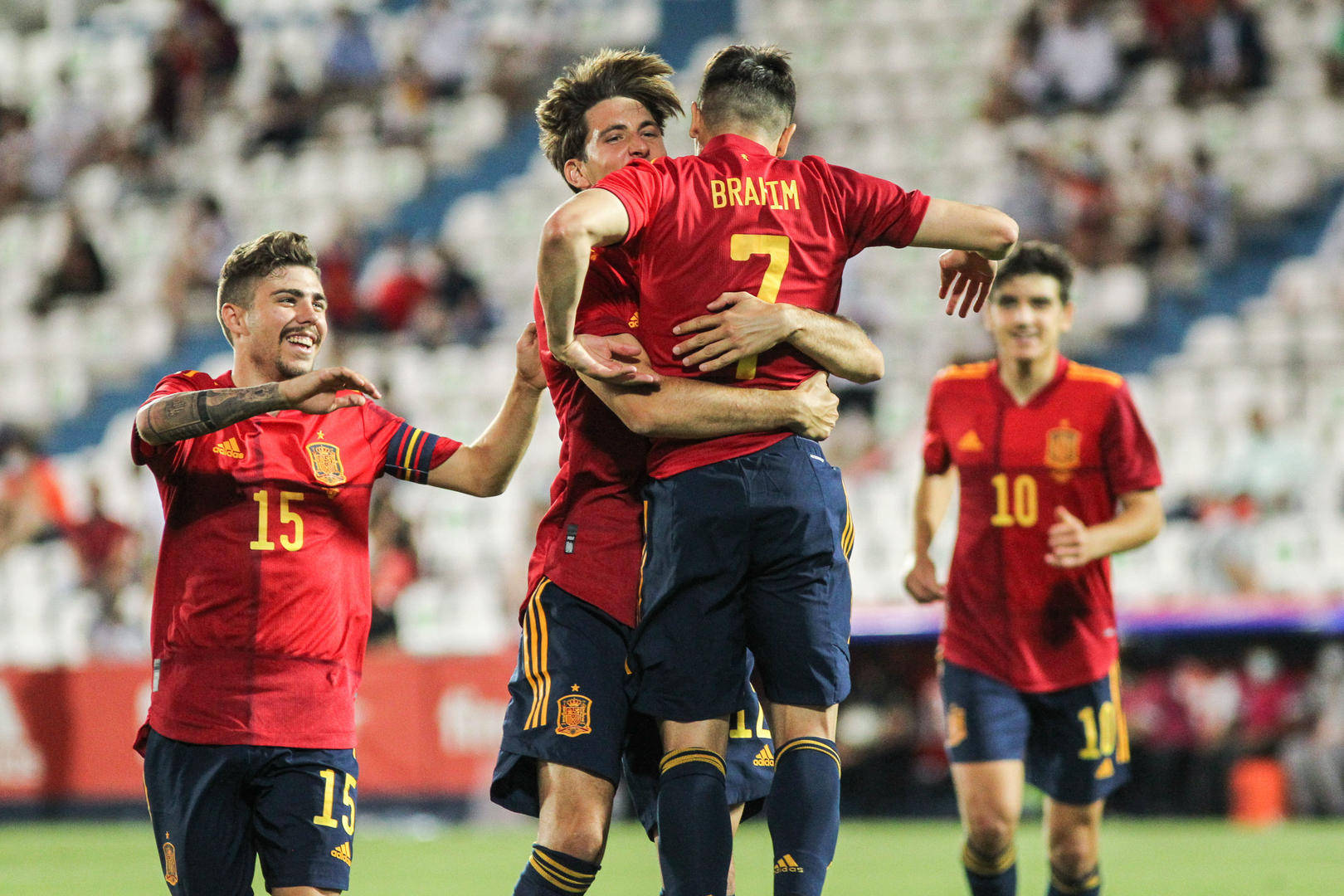 开云体育官方网站-欧国联赛双方球队士气高昂全力以赴