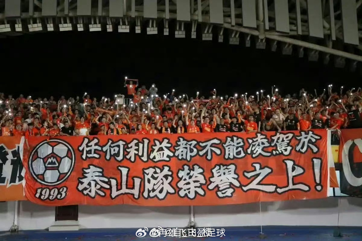 开云体育下载-队长带领球队逆转胜利引爆现场气氛