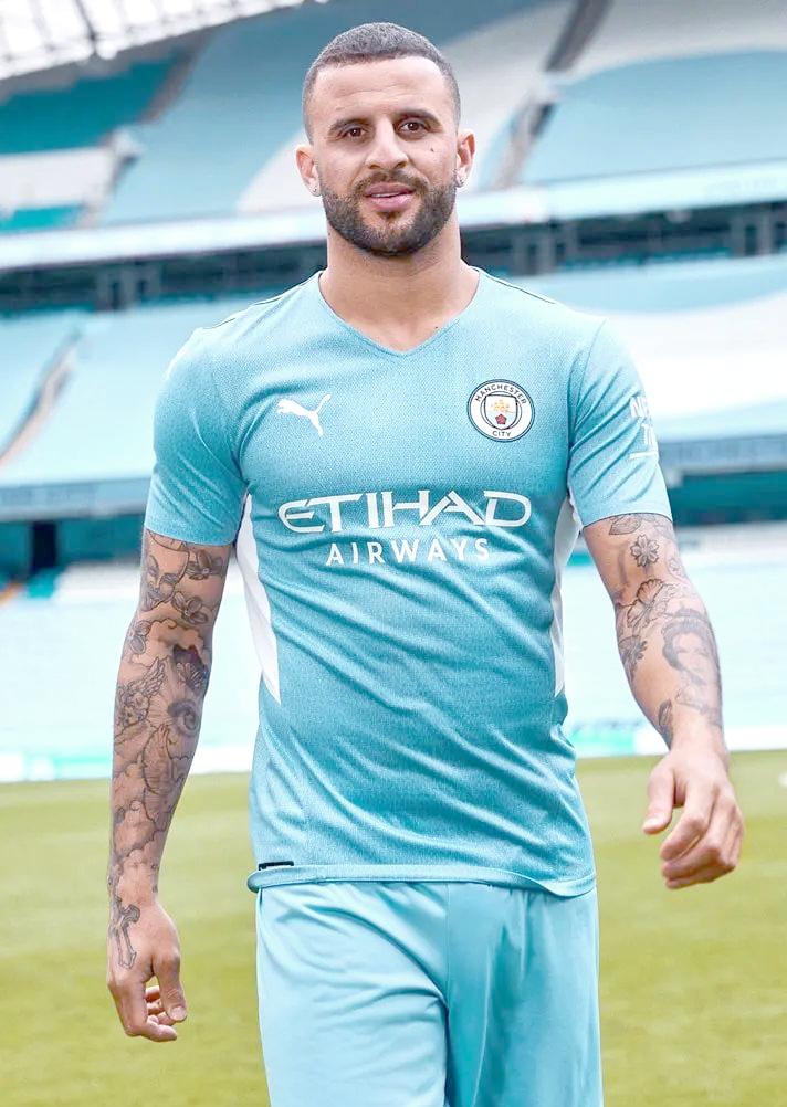 曼城绝杀波兰,阿奎罗爆发神勇 曼城绝杀波兰,阿奎罗爆发神勇