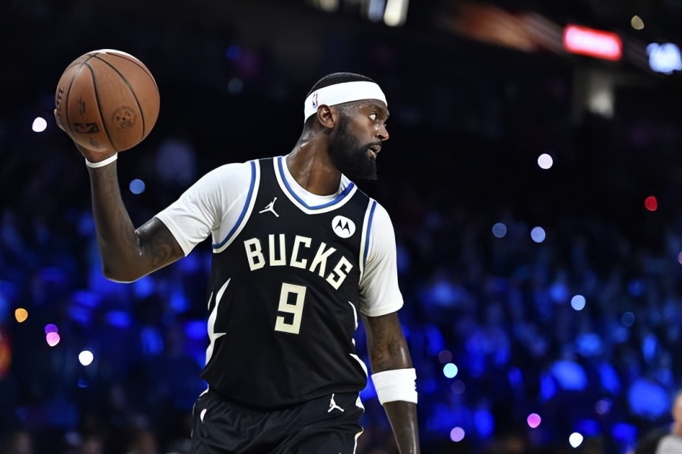 雄鹿球星表现出色,带领球队获胜 雄鹿球星表现出色,带领球队获胜