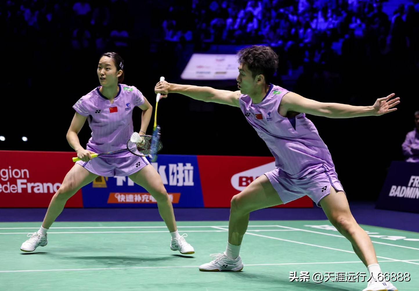 中国羽毛球队完胜韩国羽毛球队，马琳统治全场
