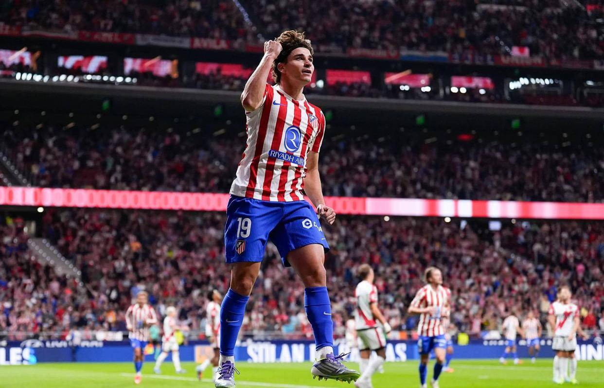 包含AC米兰轻取巴萨，阿尔瓦雷斯关键制胜的词条