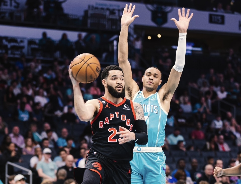 开云体育中国-包含猛龙击败黄蜂，范弗利特得分破20的词条