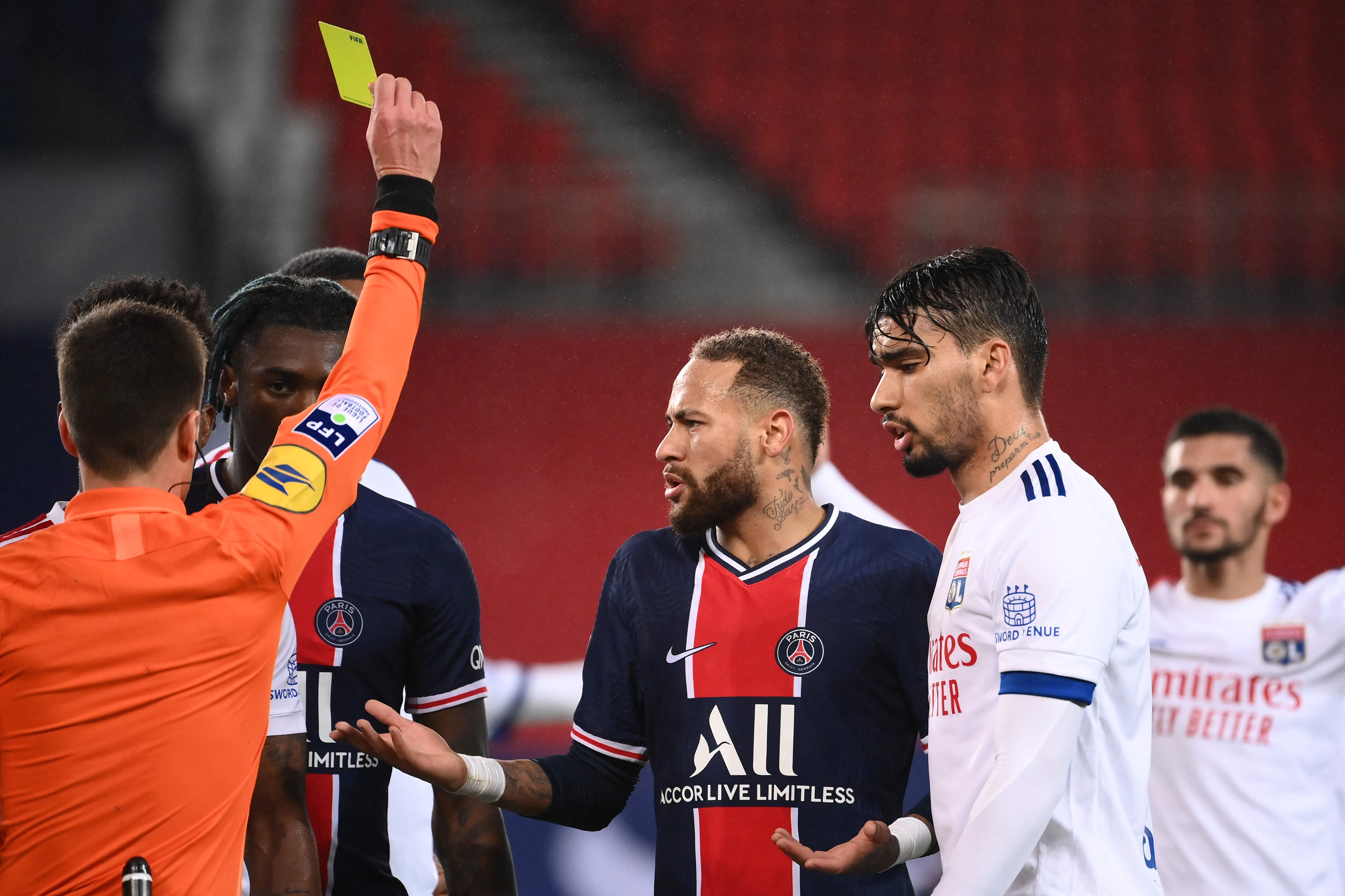 开云体育在线-里昂完胜巴黎，卡瓦哈尔扛起全队的简单介绍