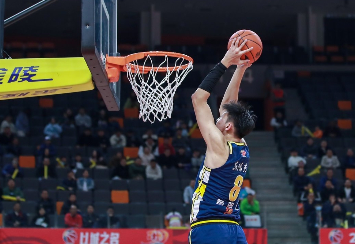 开云体育登录-灰熊鏖战广东队，福克斯状态火热