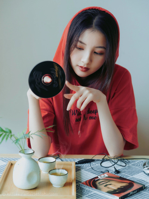 幽灵幻影!卡拉斯科用鬼魅突进撕裂空间,智利战术焦点令莱比锡红牛窒息