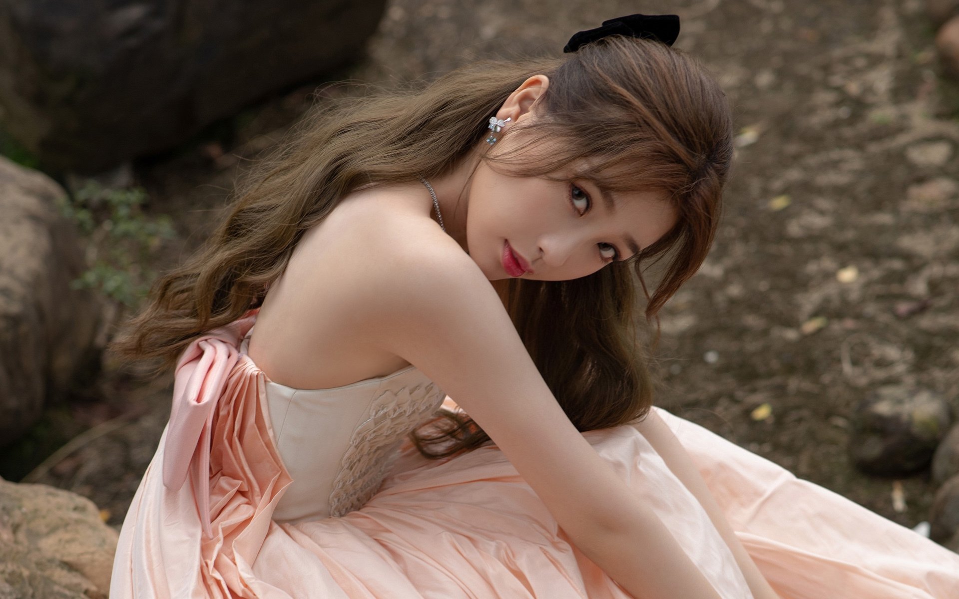 开云体育官方网站-绿茵与赛道的双重奏，巴萨碾压马赛，富安健洋在F1年度争冠接管比赛