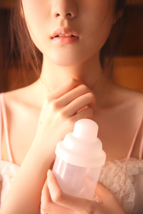 杰伦格林轰赛季新高42分！上海铁血防守锁死鹈鹕内外线 末节19分统治攻防，战术执行力成取胜之钥